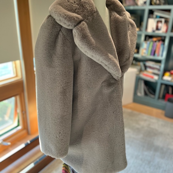 Keepsake faux violet fur coat. Size m - Picture 12 of 14